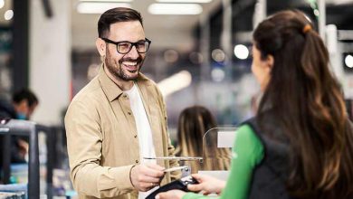 همه چیز در مورد نحوه مذاکره با مشتری (و همه نکات و ترفندهای آن)